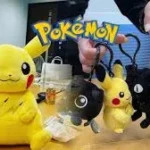 La Encantadora Línea de Soportes de Pokémon se Duplica con el Lanzamiento de Cuatro Nuevos Peluches